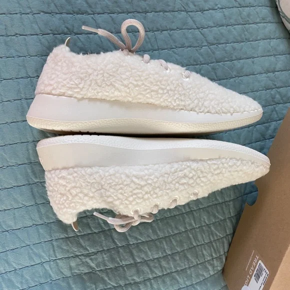 NIB Allbirds Wool Runner Fluff White Sneaker Sz 8 - Picture 4 of 15